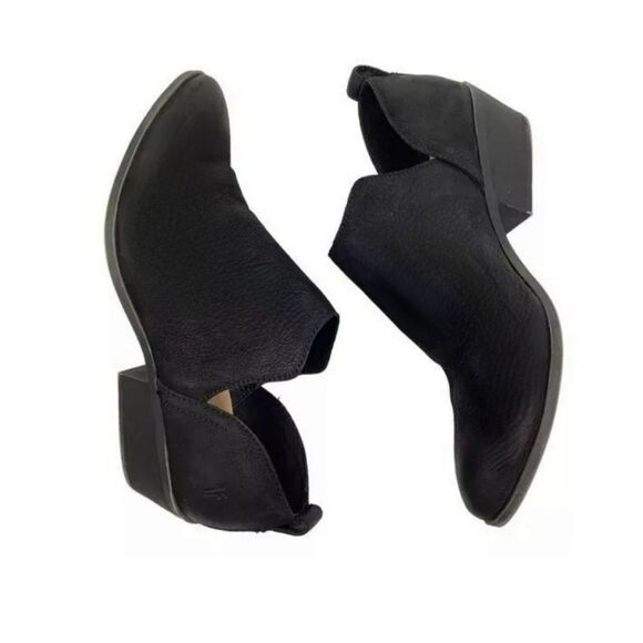 Frye Black Nubuck Rowen CutxOut Ankle Boot Size 9.5 - Picture 1 of 10